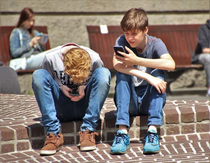 Boys cellphones children 159395